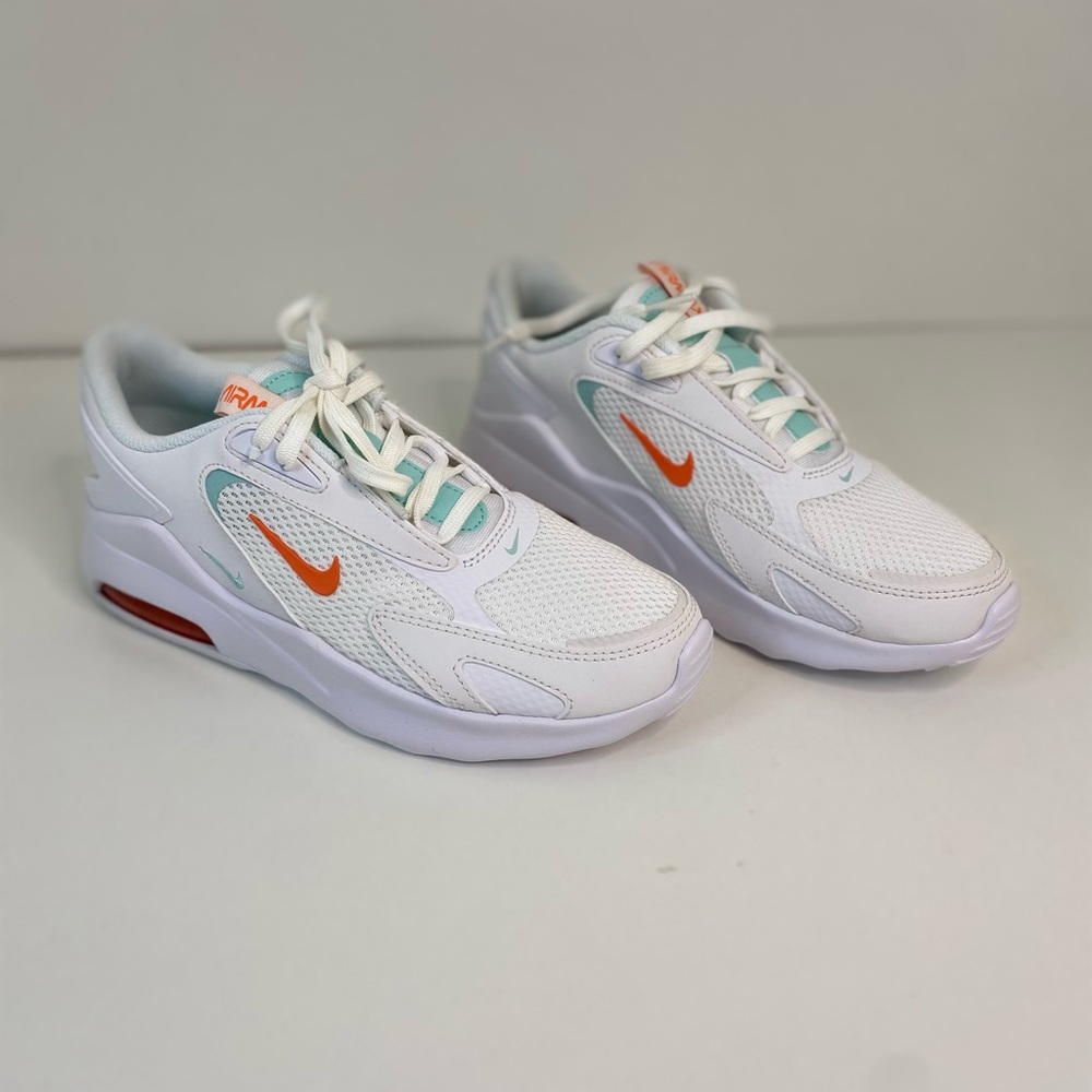 NIKE AIR MAX BOLT SIZE 7 WOMENS.